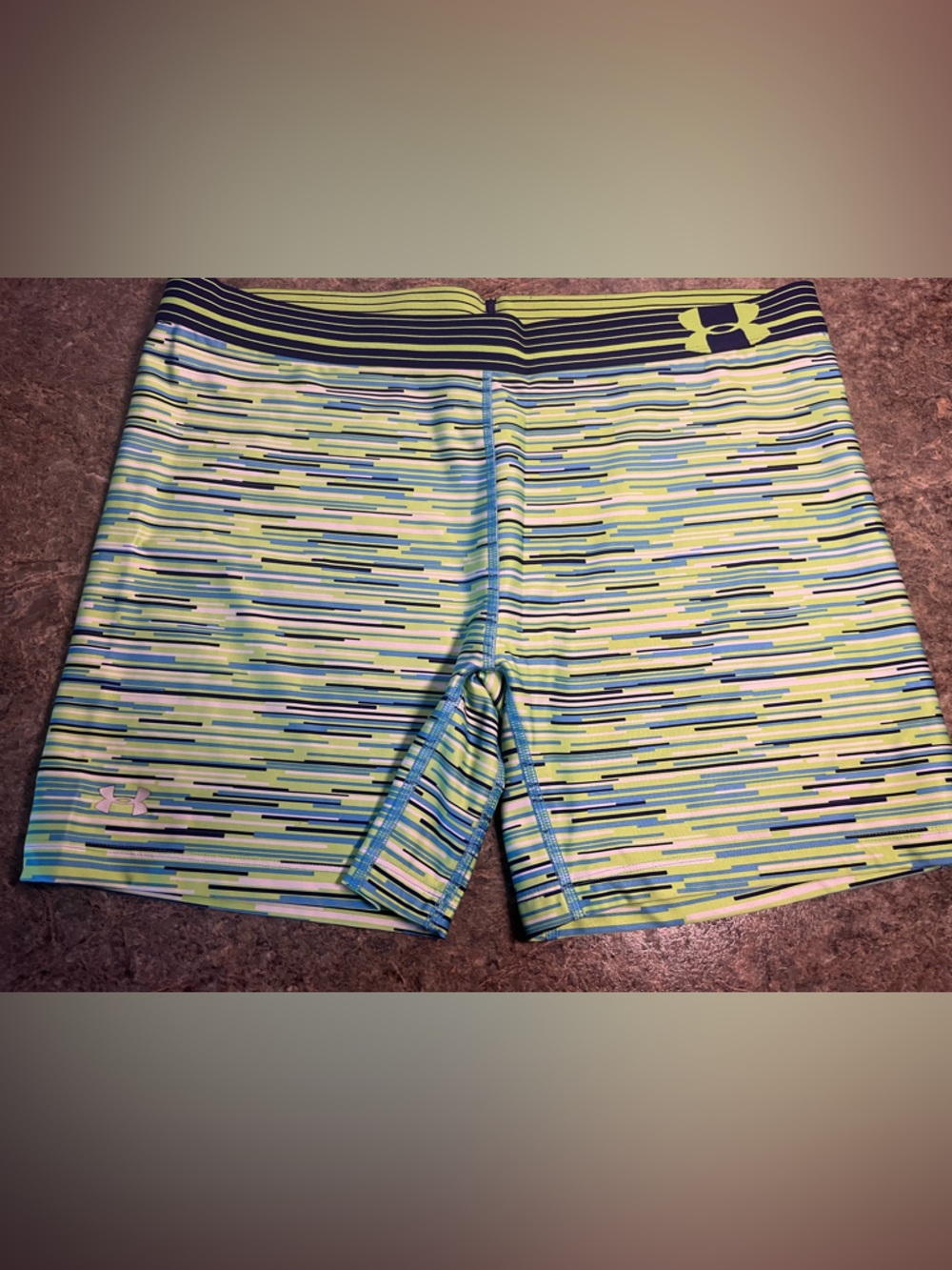 Under Armour Multi-Stripe Performance Midi Shorts XL